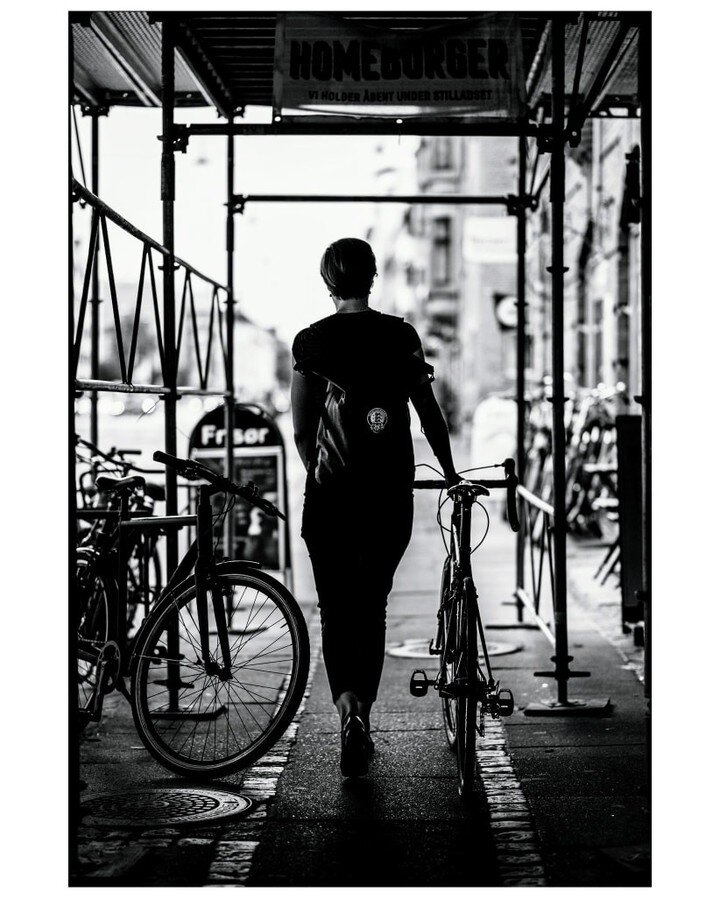 Scaffolding frame 🪟
.
.
.
.
-------------------------------------------------------------------
Location : Copenhagen Denmark 
Time: July 2021
-------------------------------------------------------------------
Camera : Nikon Z6
Lens: Nikon Z 85mm f