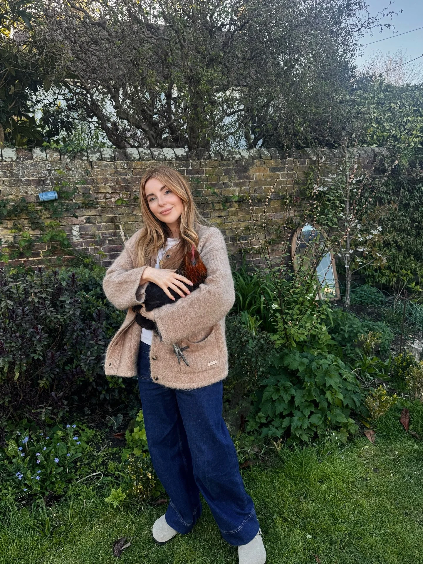 Your reminders for this week: nature is healing, Instagram is a highlights reel, everyone is doing their best and a cuddle with a sassy chicken will nudge you off a rage ledge 🤍🐓 #chickengirl #grief #wellness #mentalhealth #natureheals