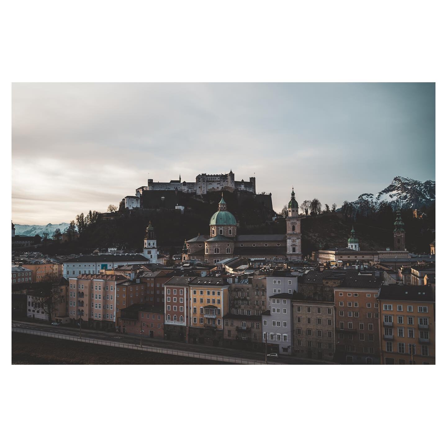 My home is my castle 🏰 
For more go to my website (Link in bio)
-
-
-
#hohensalzburg #cathedral #salzburg #salzburgerland #austria #dahoam #cityscape #cityscapes #cityphotography #oldtown #architecture #vistisalzburg #vistiaustria #1000thingsinaustr
