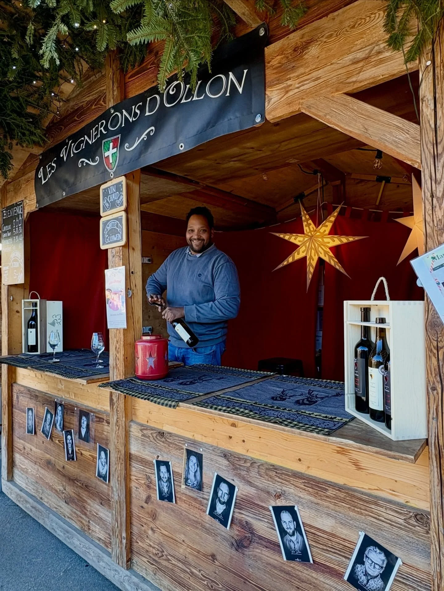 Ho ho ho! Joyeux No&euml;l les amis! 

On vous attend au march&eacute; de No&euml;l de Villars aujourd&rsquo;hui et demain (26 et 27 d&eacute;cembre)! 

Venez nous dire bonjour et lever votre verre aux f&ecirc;tes de fin d&rsquo;ann&eacute;e! ✨🍷