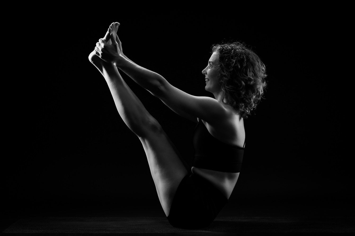 yoga-puurboudoir-artistiek-moody-zwart-wit-cfoto-caroline-3.jpg