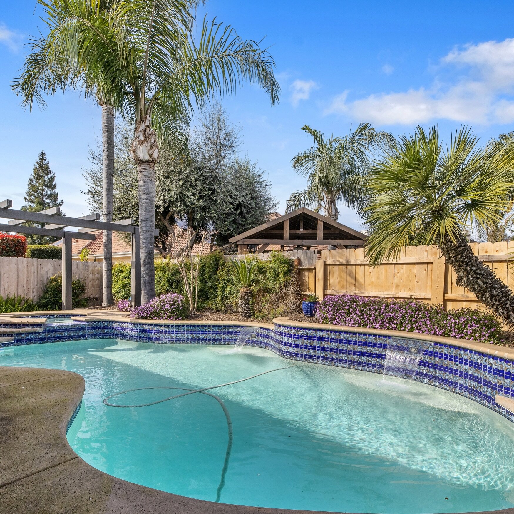 Hey Siri, cue the Kenny Chesney playlist 🎶 while I mix up some cocktails- this pool is ready for a housewarming party.

Who&rsquo;s ready to find paradise in their own backyard? 🏝️

#poolsidechill #summervibes #homewithaview #realestatelife