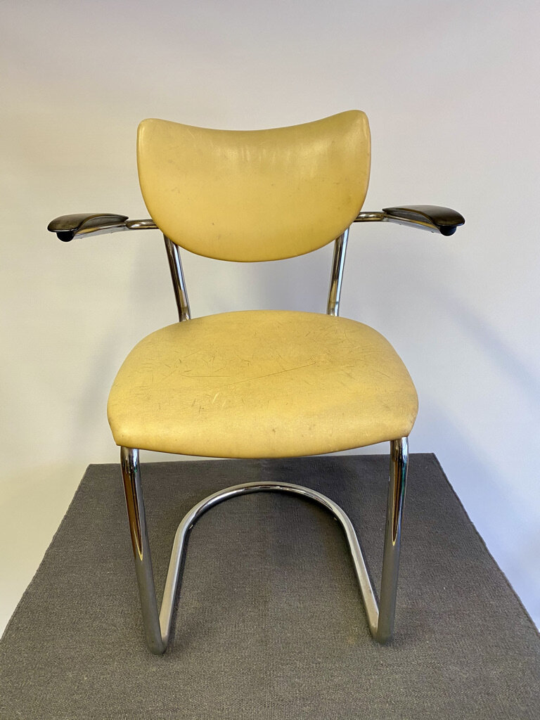 Armlehnstuhl, Niederlande, ca. 1960er, von Martim de Wit, Manufaktur von Rispen de Wit.  360,—EUR, Preis inkl. Restaurierung und 19% MwSt., zuzüglich Bezugstoff, insgesamt 6 unrestaurierter sind vorhanden.
