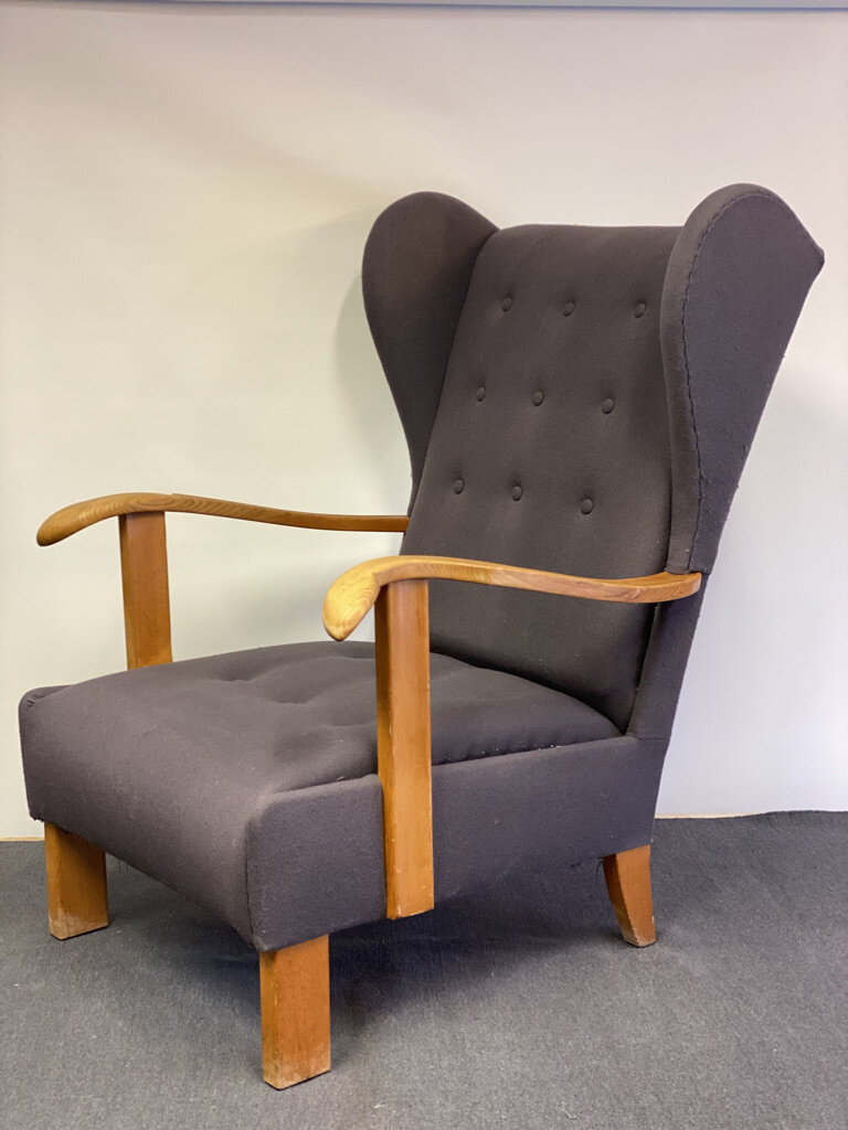 Danish wing chair, 1940s, manufactured from Fritz Hansen company, model 1582, 1850,—EUR, price including restoration and 19% VAT, plus material.
