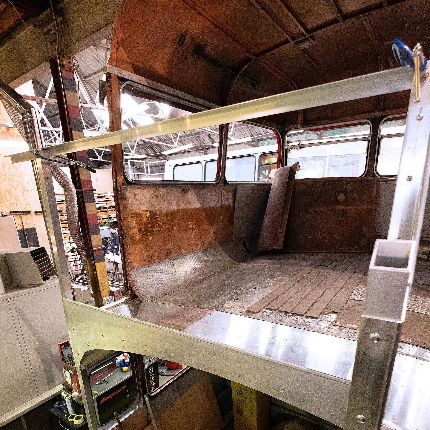 Upper deck reverse view: The balcony provides an excellent viewing platform and extends the usable space. This area is capable of providing space for a custom interior design. We envisage a great space for hospitality, meetings or demonstrations.

#r