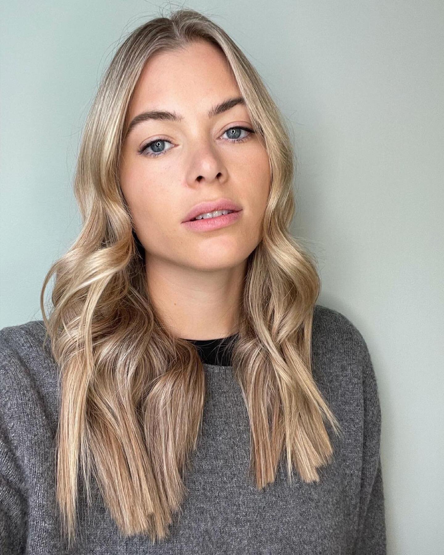 💫Colour goals on beautiful @missbobene 

Back to back babylights + tone, waved with @ghdhair 

&bull;
&bull;
&bull;
&bull;

#hairgoals #hairstyles #haircare #luxuryhaircare #blondehair #blondehighlights #summerhair #summerhairstyles #haircolorist #h