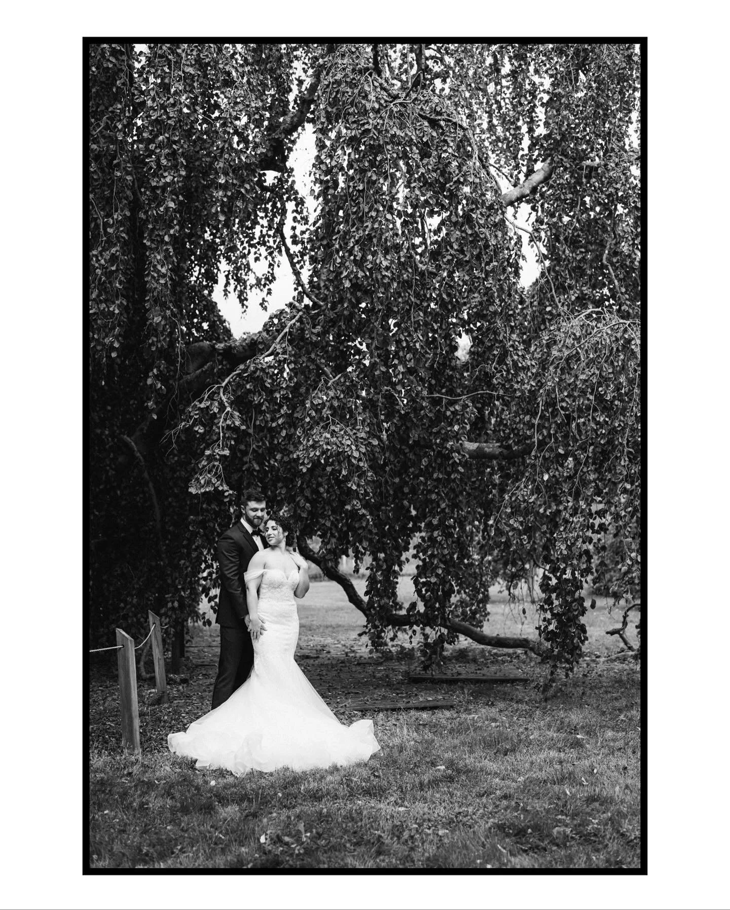 Reliving this absolutely stunning Fall wedding from 2021 at one of my favvvv PA wedding venues, @welkinweirweddings - HAPPY anniversary Nicole and Trevor!! 
.
.
.
Planning @diamondsanddetails @colettepastore 
Venue and catering @welkinweirweddings @j
