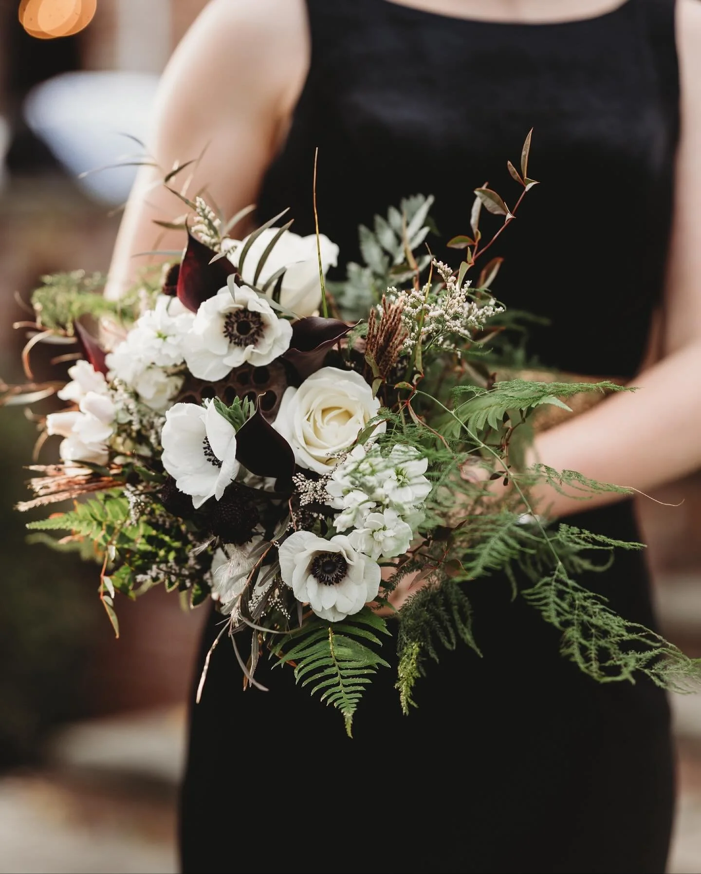 Happy Halloween 🖤 forever sharing this classic halloween wedding at @aldiemansionweddings 
.
.
Florals @bloomflowerco 
HMU @anna_sky_beauty 
Venue @aldiemansionweddings 
Catering @jamhospitality