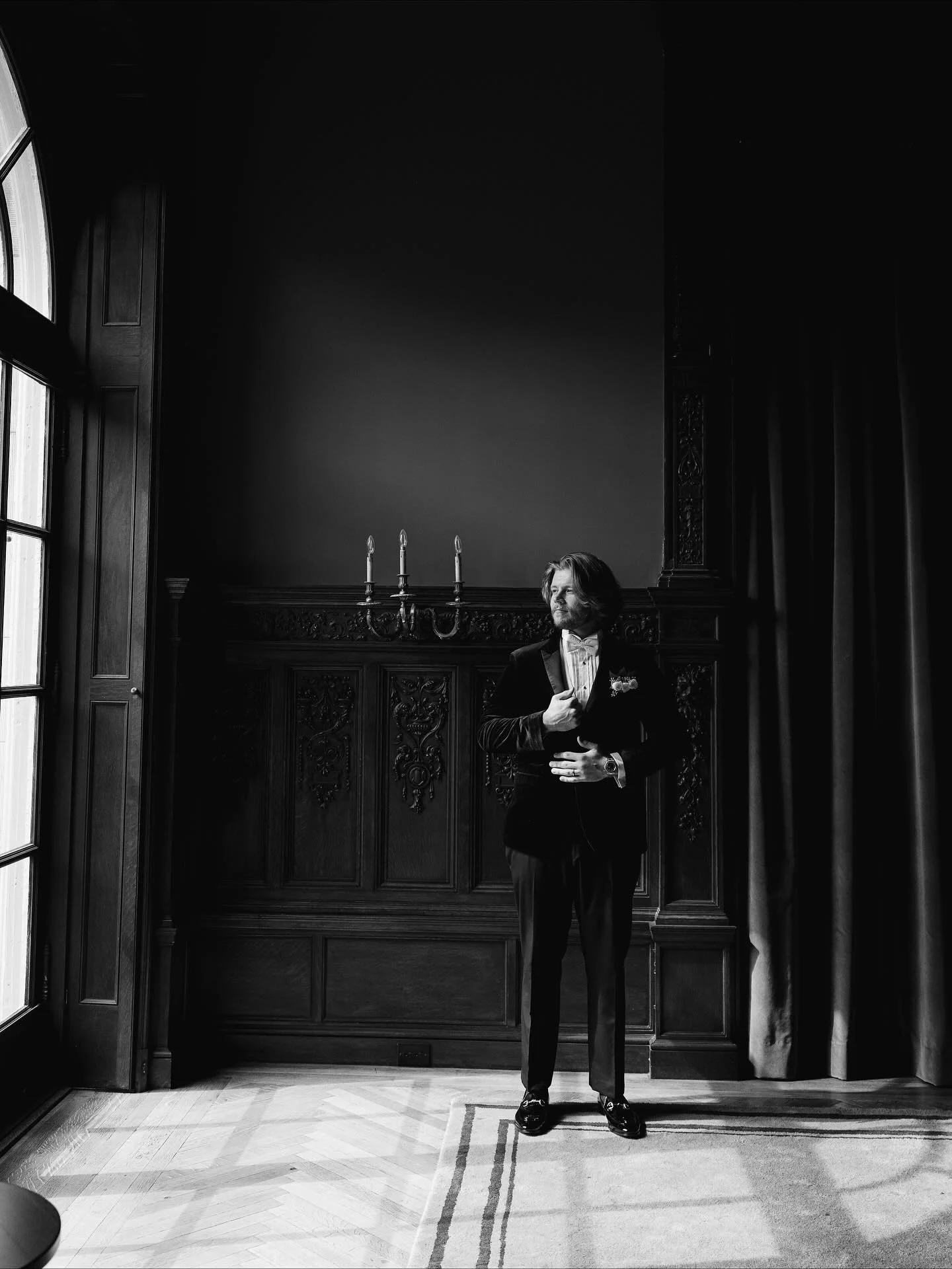 Its always a pleasure to get to work with @hopehelmuthweddings &hellip; annnd to give the groom a little VIP treatment ✨ grooms deserve their photo time too! 
.
.
Second shot for @hopehelmuthweddings