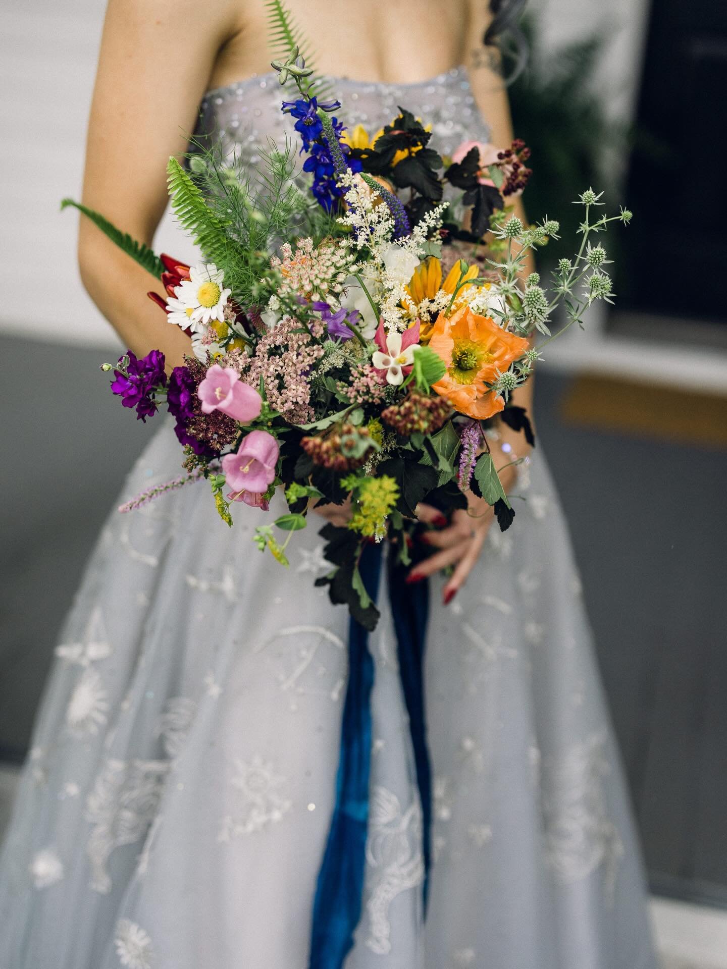 Messing up my entire grid to show some silver celestial love for Jules&rsquo; dress 😍 cause I mean.. who wouldnt want this dress?! Let me tell you too, it was even more breathtaking in person ✨