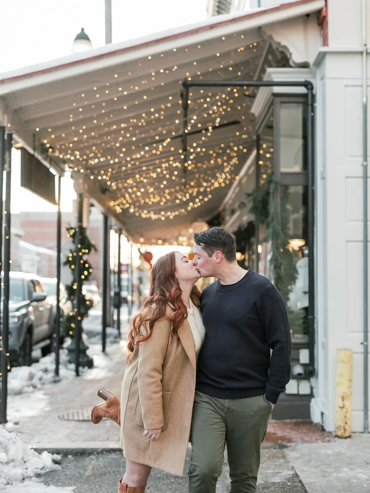 It all started when a guy&hellip; met a girl&hellip; at a bar.. and threw a tater tot for her to catch. No, but seriously! The cutest &lsquo;meet-cute&rsquo; I have heard yet! Maddie and Patrick crushed their wintery engagement session!