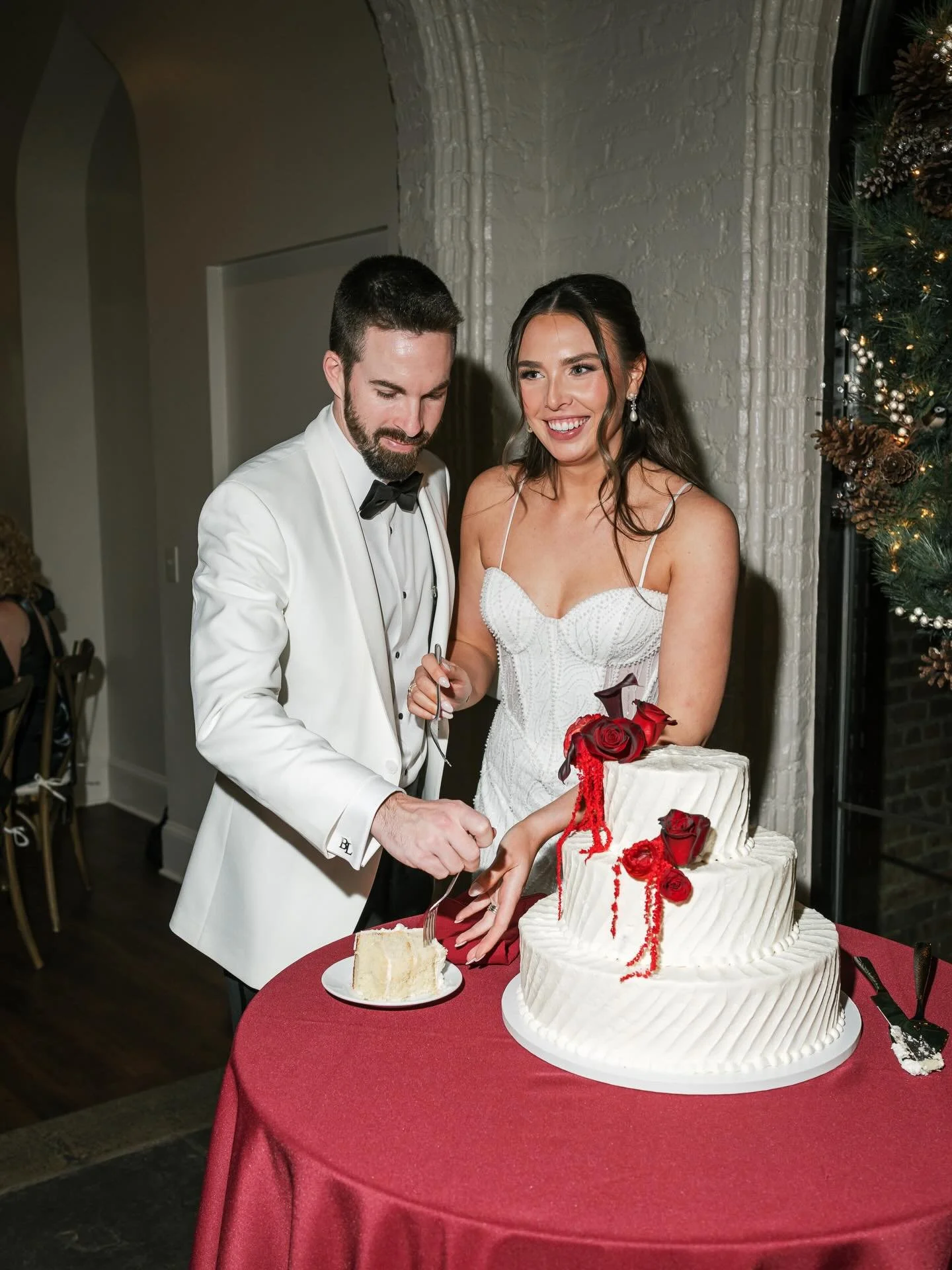 I mean, come on 🔥🔥 Noelle and Bradley, you killed it! What a pleasure to document your NYE wedding ✨ 
.
.
Vendor team
Venue @aldiemansionweddings 
HMU @kyralynnherman @tlcbridal_ 
Catering @jamhospitality 
Florals @ne_flower_boutique_decor @ne_flow