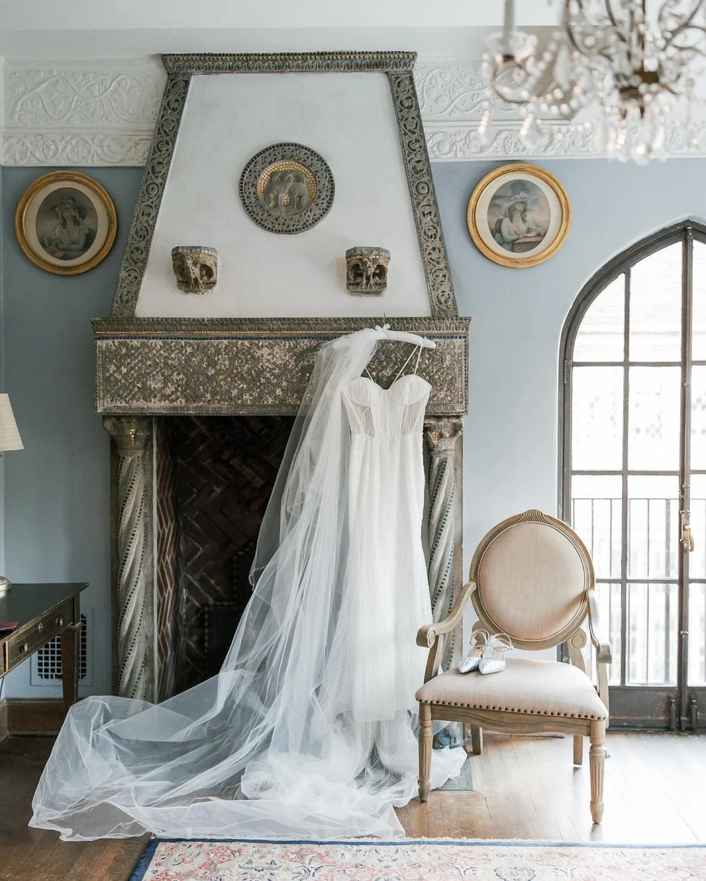 The quiet and calm before the first look is one of my favorite parts of the day. Even if its not the most important part for you to have documented, I always feel like this is the time to take a huge pause before the day ends up in fast forward - lov