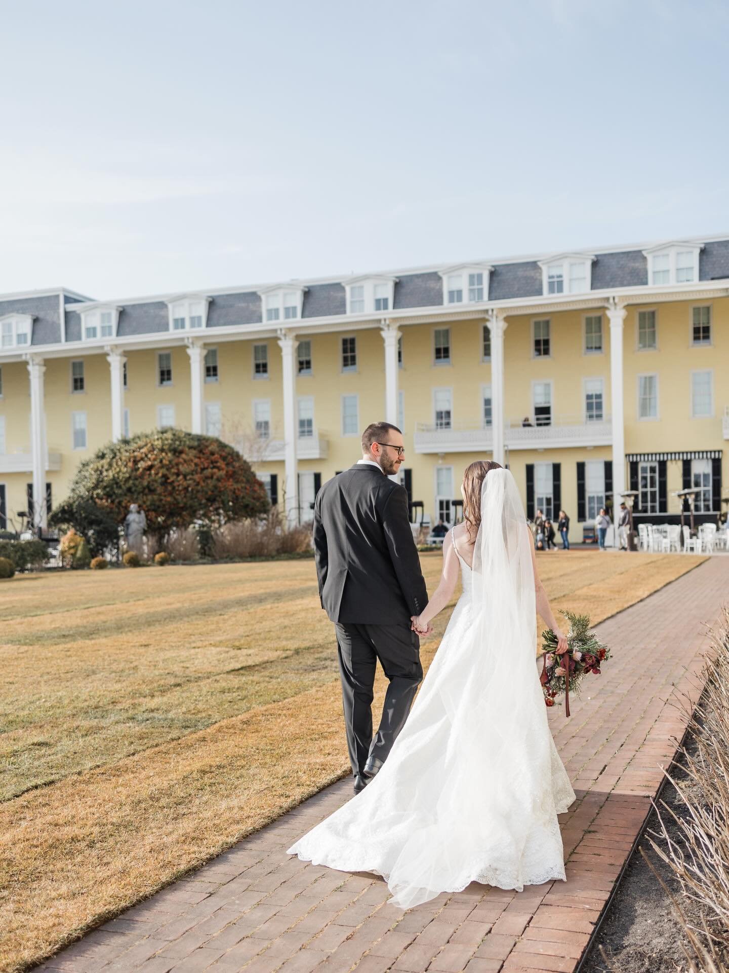 Happiest Anniversary Mary and Wade ✨ 
.
.
Let us not forget about the infamous hawk incident that @sharynlouisephoto and myself STILL talk about to this day 😂 
.
Loved getting to be apart of their day!