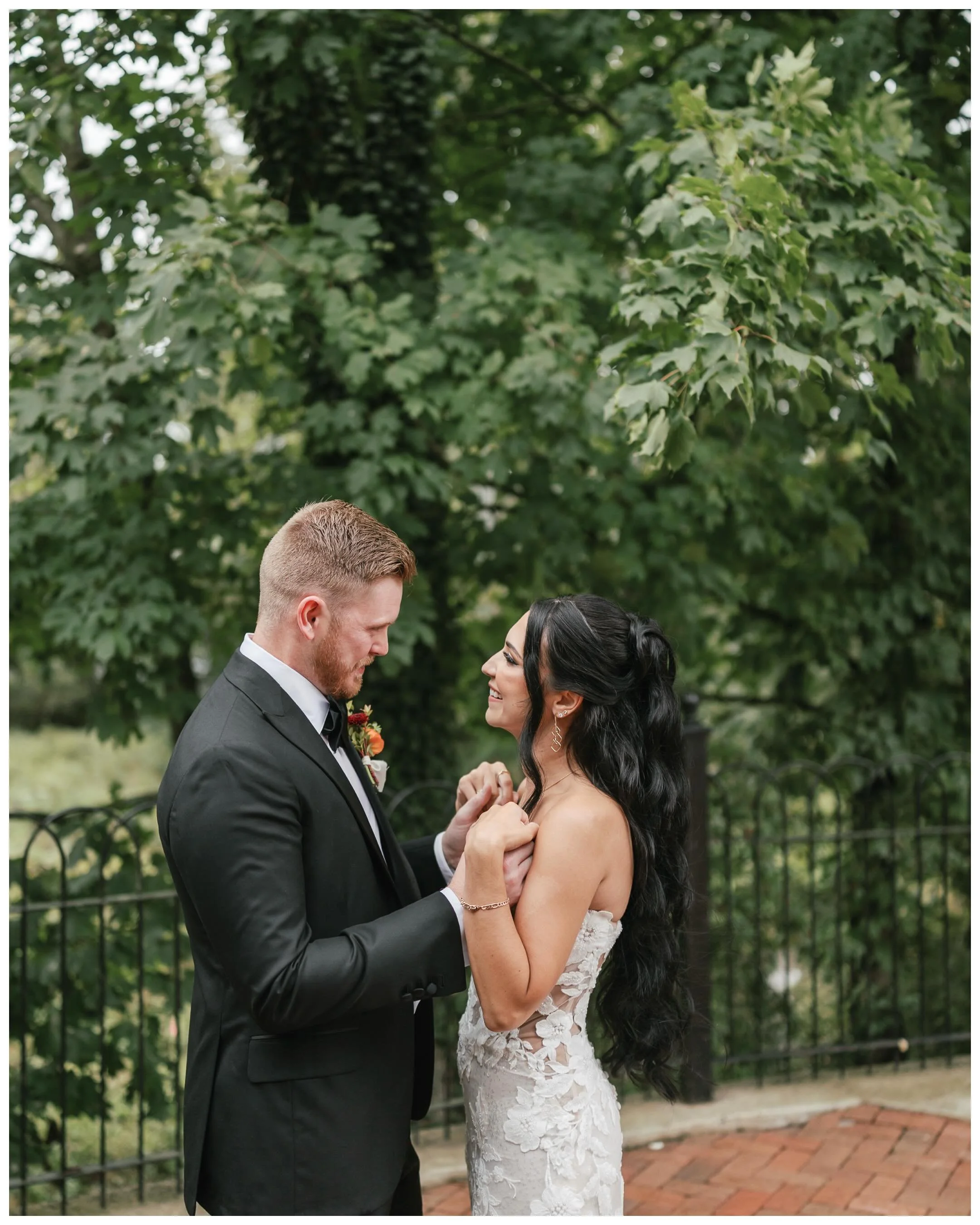 Are you freaking kidding me with these two? 🔥
.
.
Ariella and Nick were married in the middle of a wild Nor&rsquo;easter weekend &mdash; under a full moon, no less! While the day had every opportunity to turn into absolute chaos, somehow it unfolded
