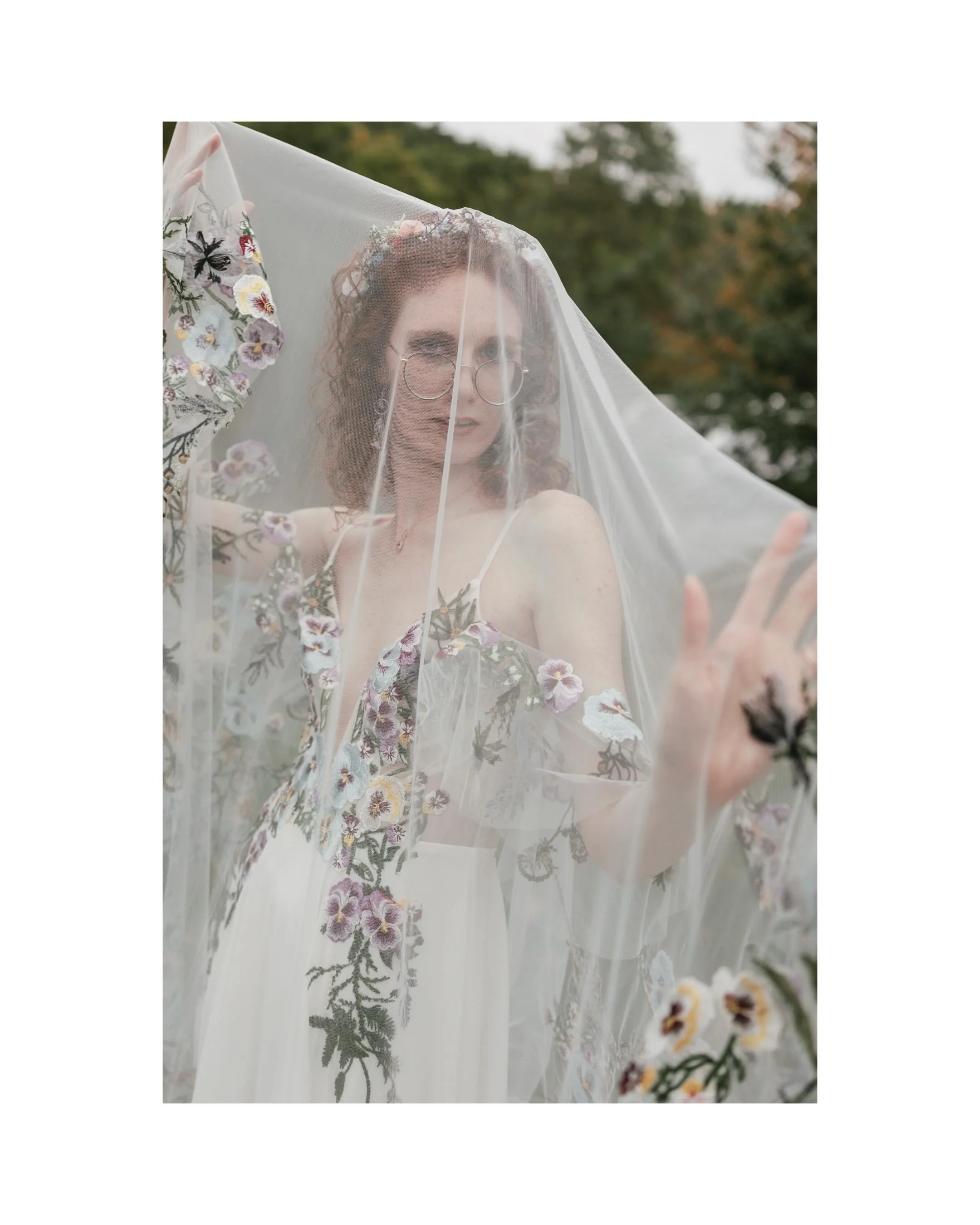 Before I can even share a quick little glimpse of Sundays wedding, let&rsquo;s take a moment to appreciate Lauren and her perfect vision of &lsquo;fairy-core&rsquo; bridal. She ATE and left absolutely zero crumbs 🧚&zwj;♂️✨ 
.
.
More to come!