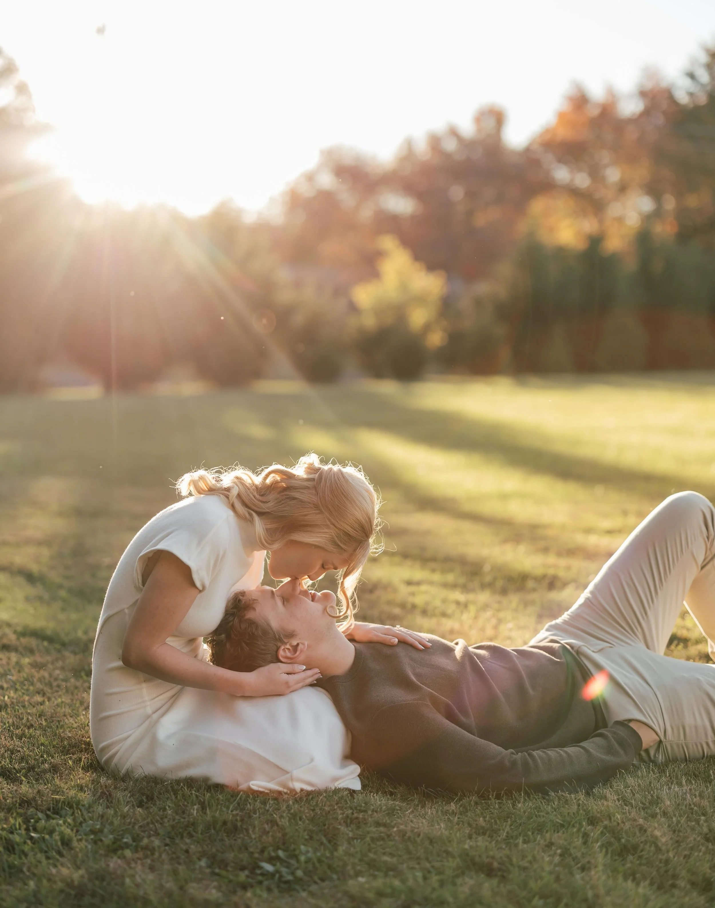 Right out of a romantic movie 😍 that dreamy light with the sweetest props ever! 🐑