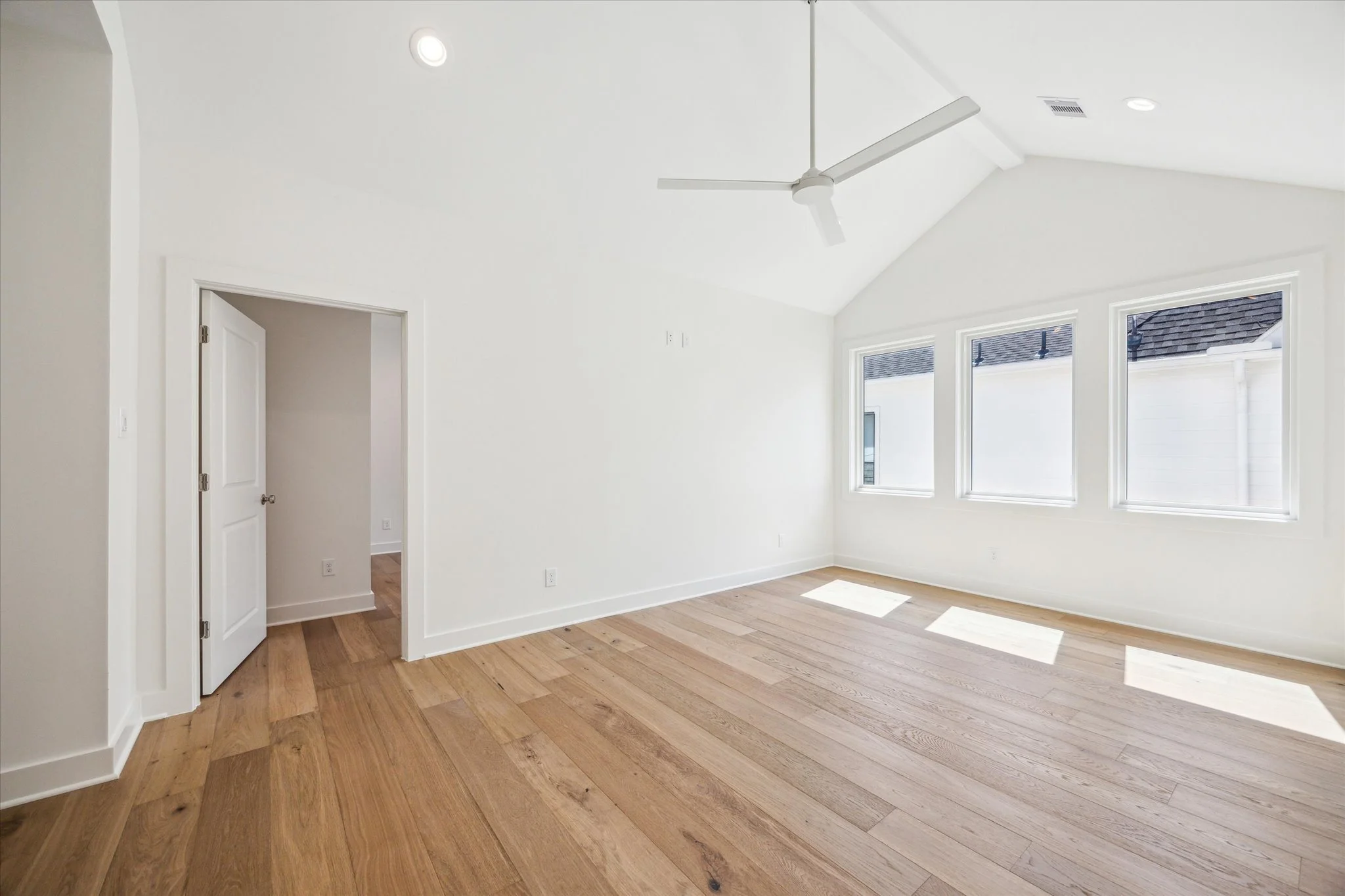 47-Chantilly Ln 1701 IMG 035.jpg