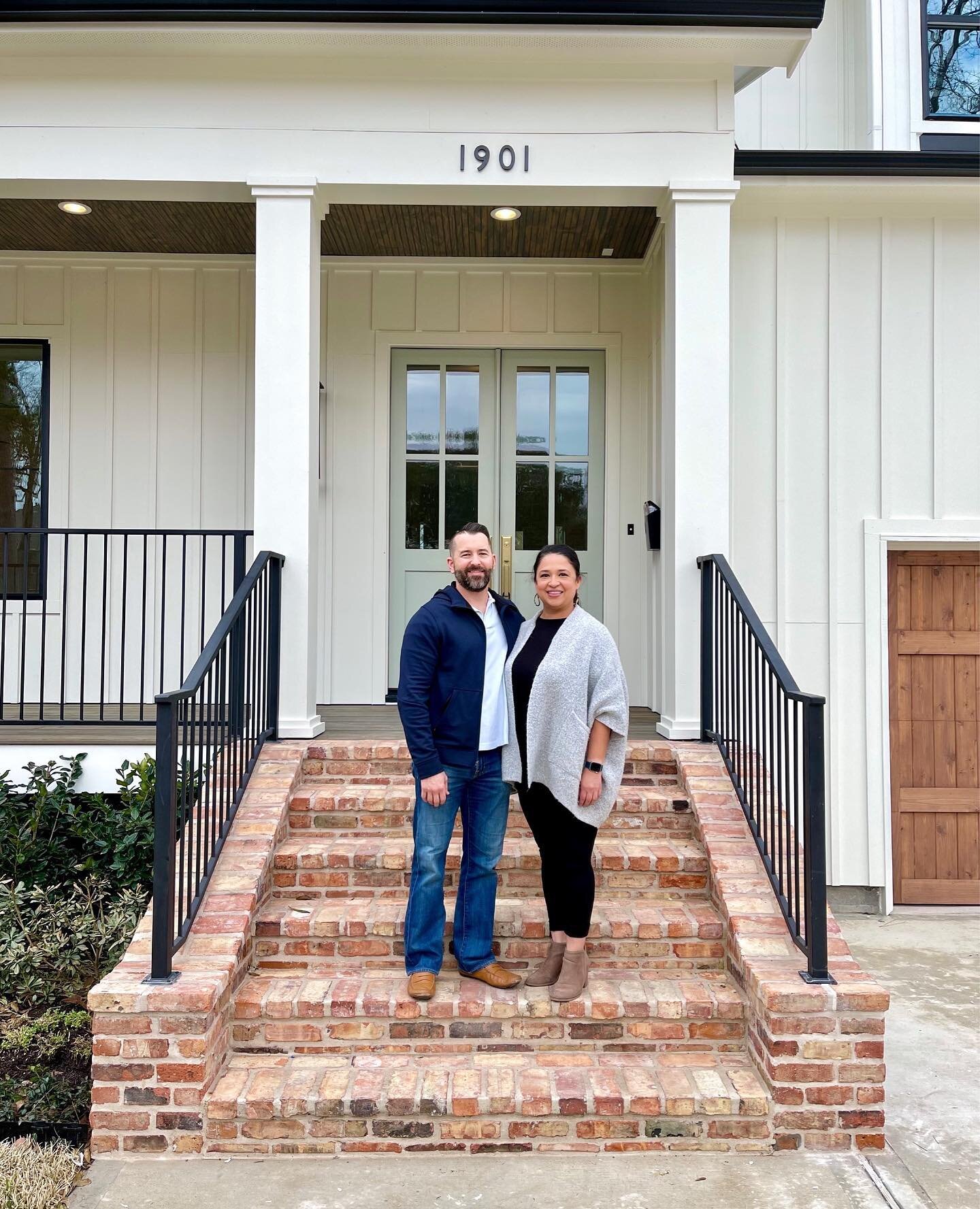 Sending a big congrats to this sweet couple! 🥂 No better way to end the week than handing over keys to these lucky two. Join us in congratulating the new homeowners&mdash;we wish them nothing but joy and happiness in the years to come! #HarvardHomes