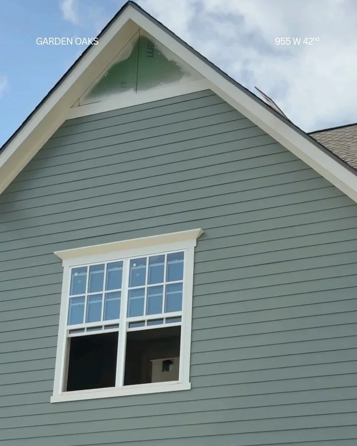 955 W 42nd is deep in carpentry this week, and the exterior color is already proving worth the wait. Every stage tells you a little more about the finished home. 

Which detail are you most excited to see next? Drop it below. 👇