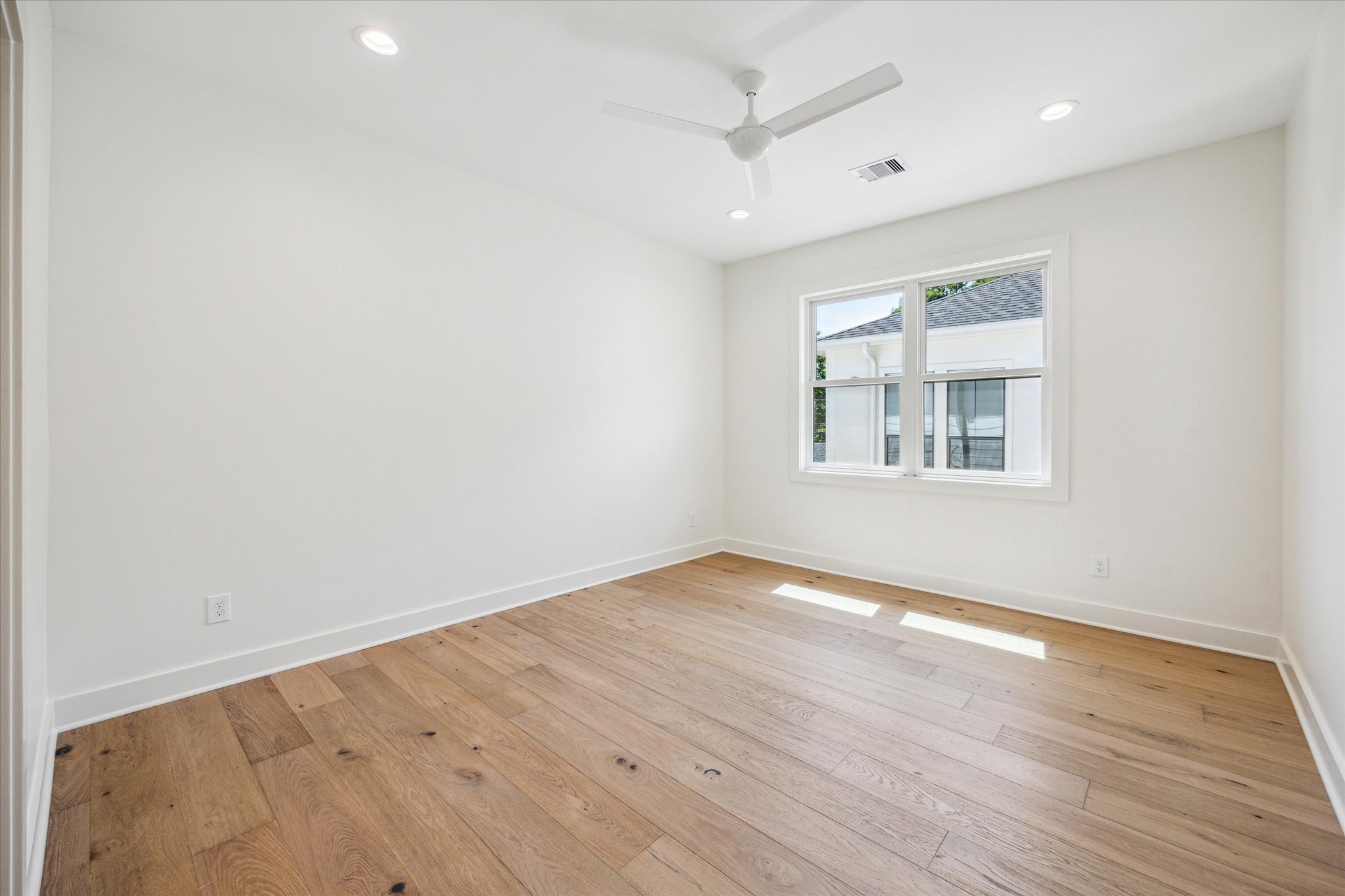 50-Chantilly Ln 1701 IMG 039.jpg