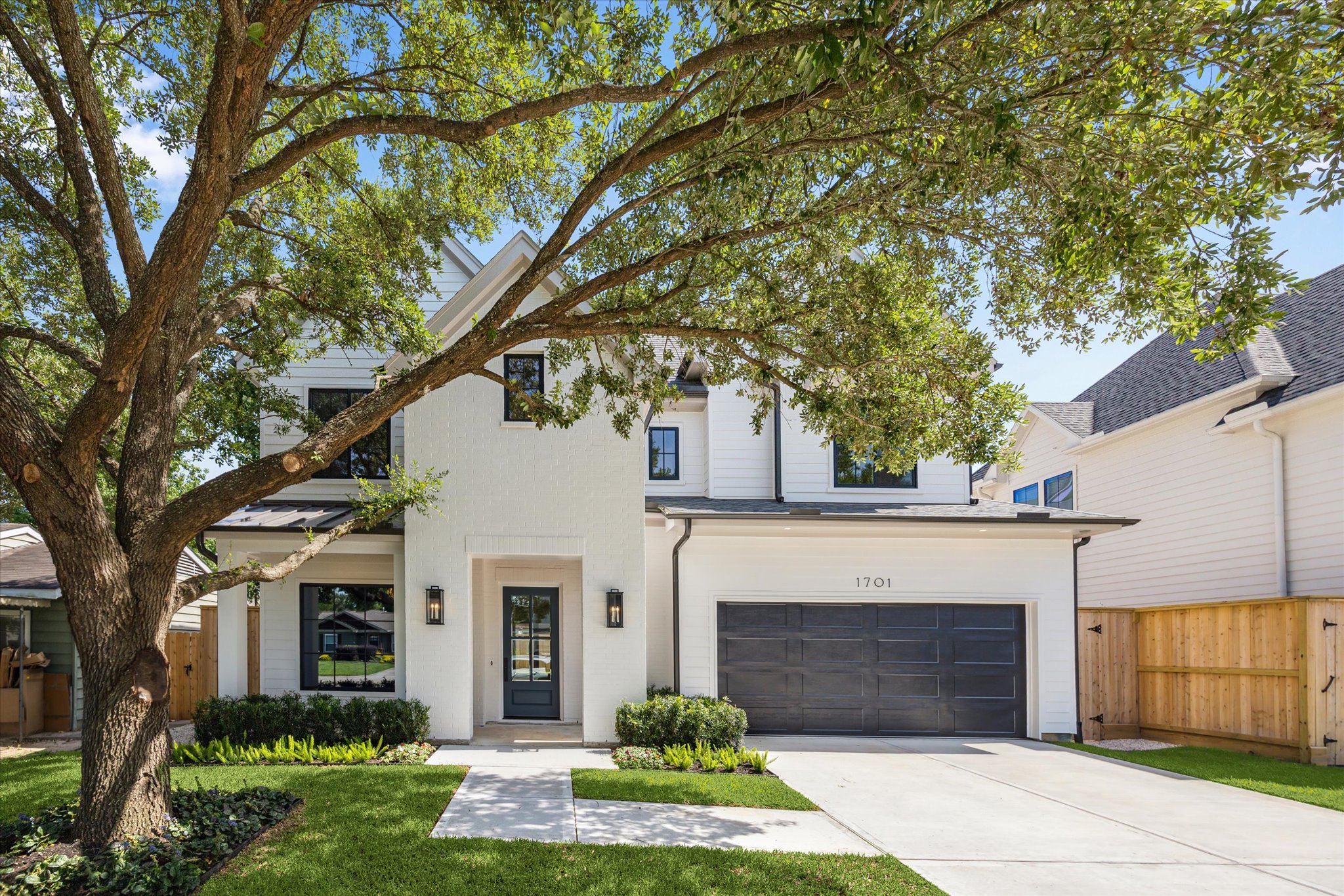 32-Chantilly Ln 1701 IMG 003.jpg