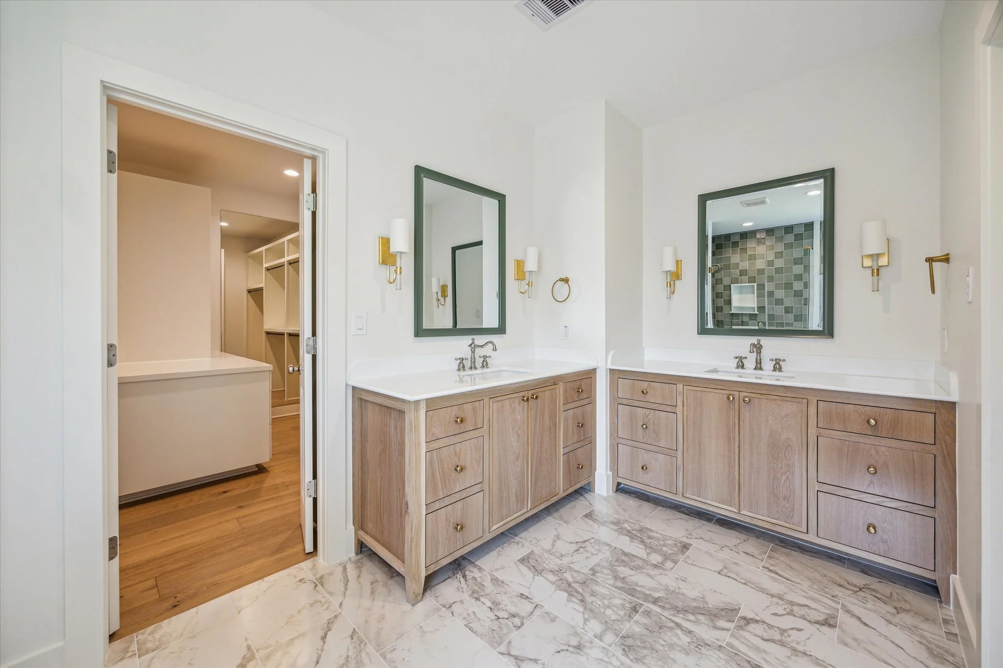 55-Chantilly Ln 1701 IMG 046.jpg