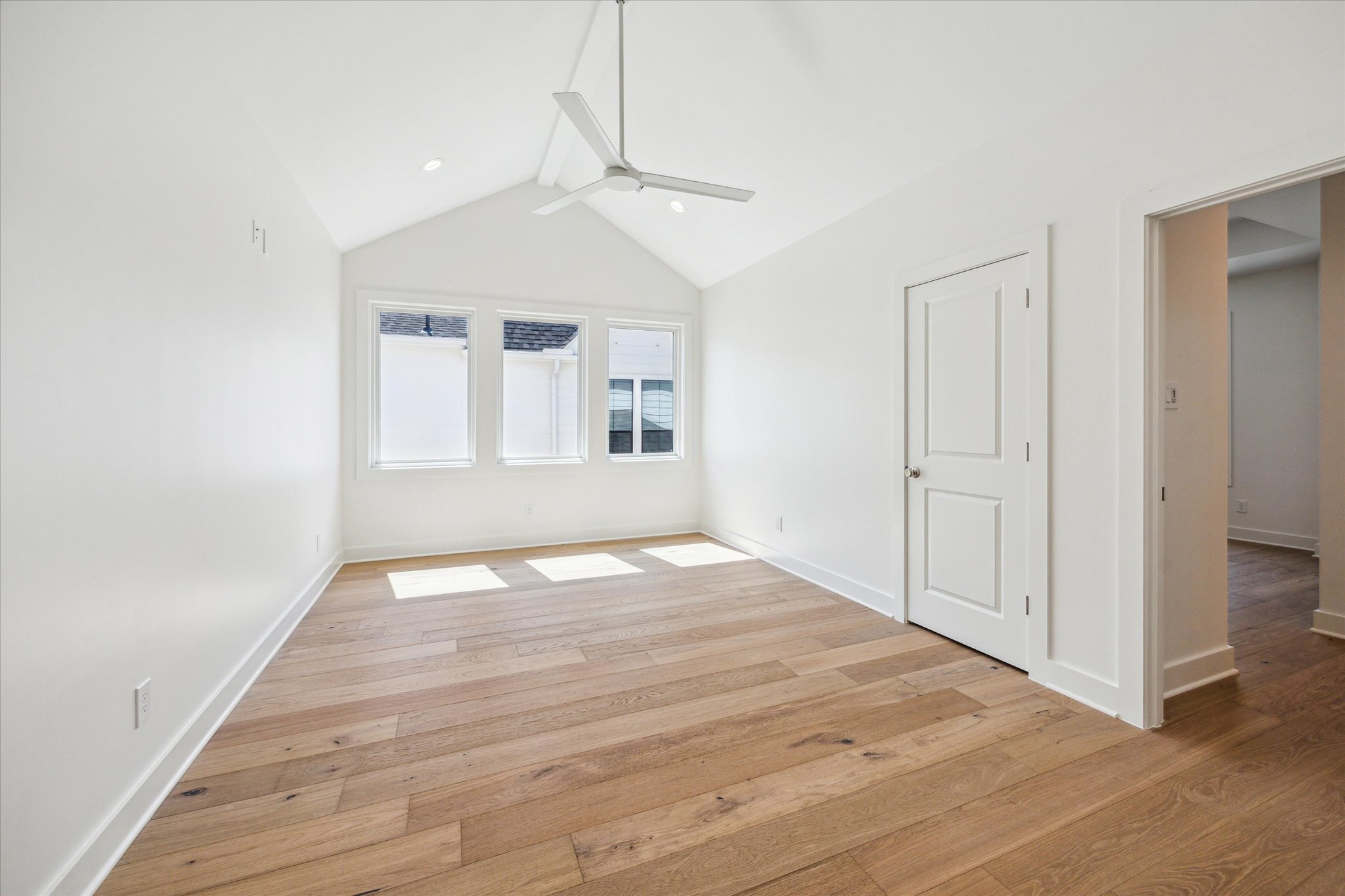 49-Chantilly Ln 1701 IMG 038.jpg