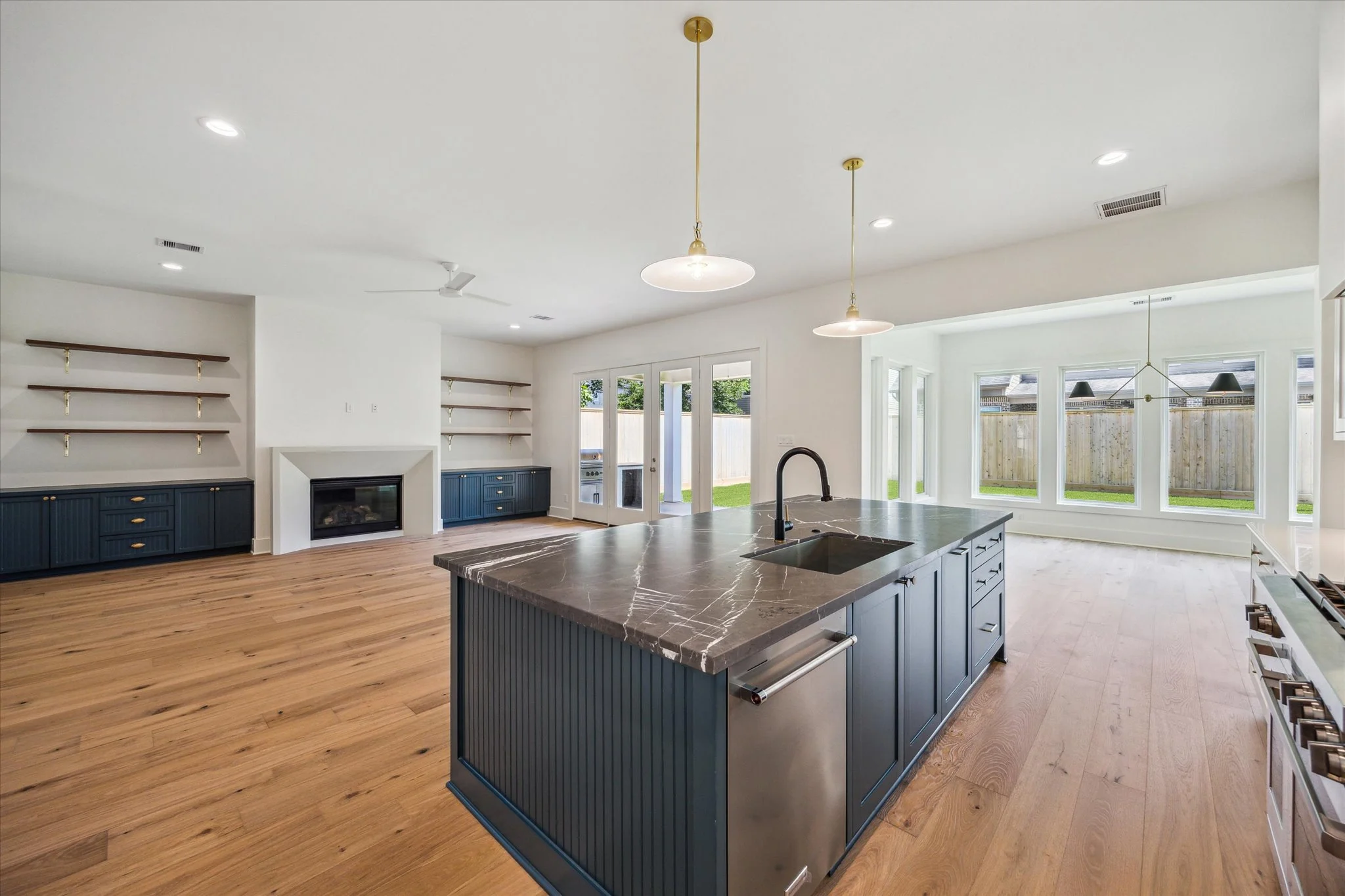 37-Chantilly Ln 1701 IMG 016.jpg