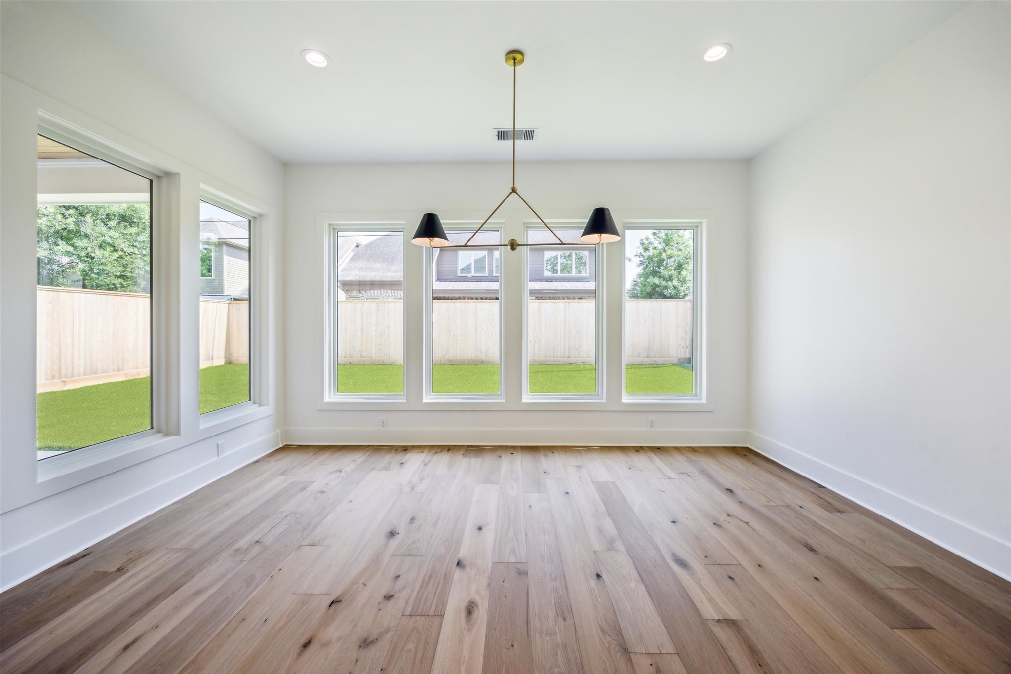 38-Chantilly Ln 1701 IMG 018.jpg