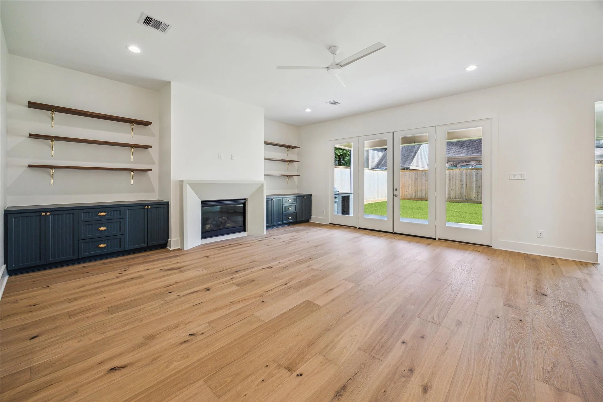 34-Chantilly Ln 1701 IMG 009.jpg