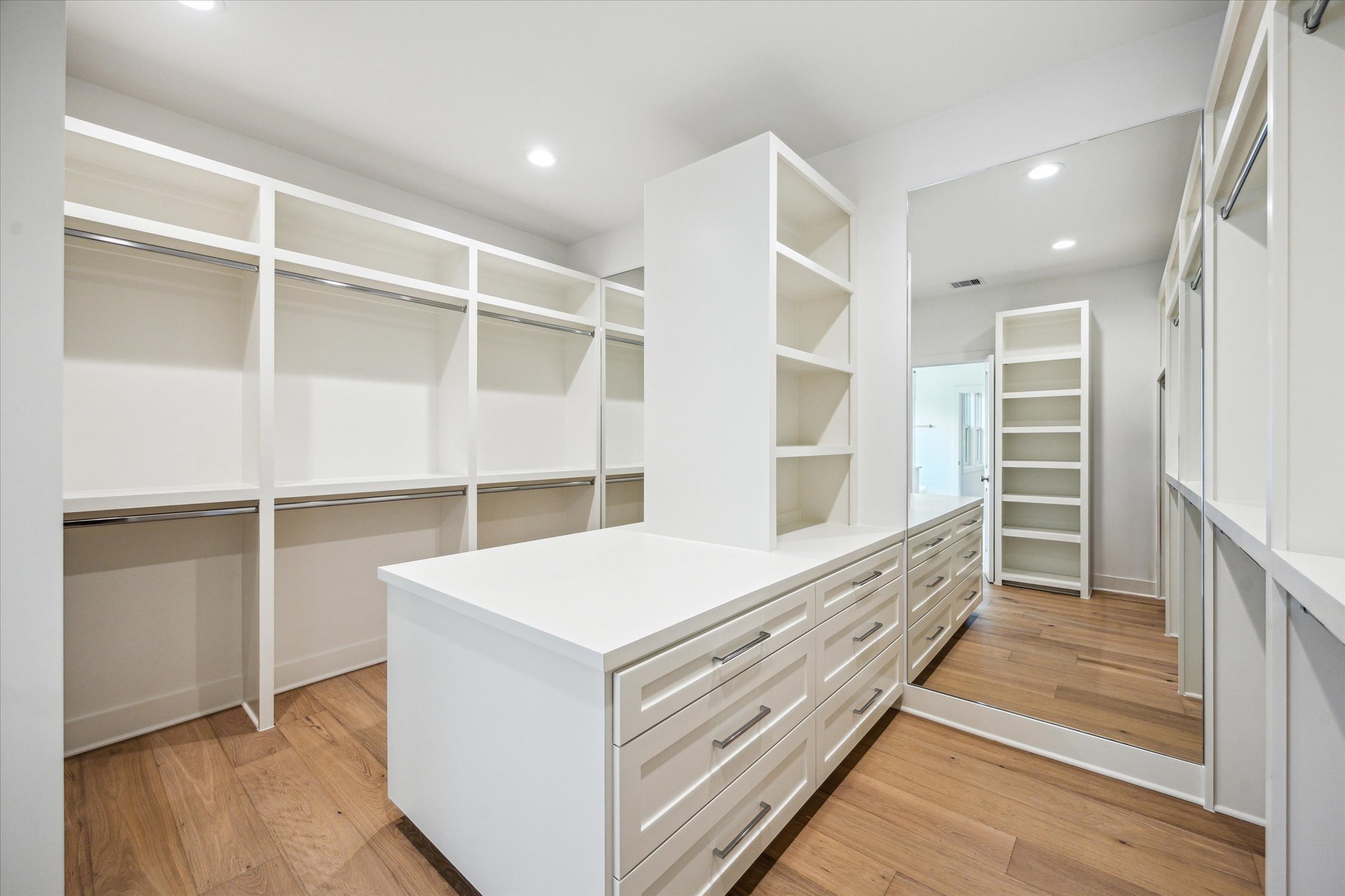 57-Chantilly Ln 1701 IMG 050.jpg