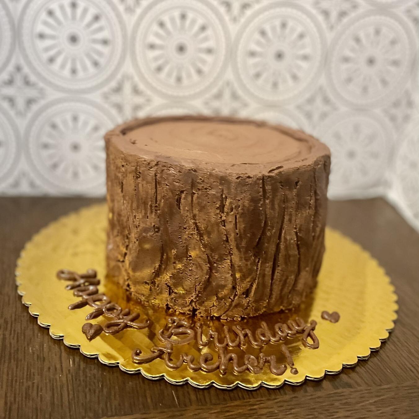 A cake fit for Groot. 🌳 

I had the absolute honor of making this for a childhood friend and soccer teammate&rsquo;s little boy. I didn&rsquo;t grow up in TN, neither did she, and yet somehow we are both here! I love the way the world works.

#homeb