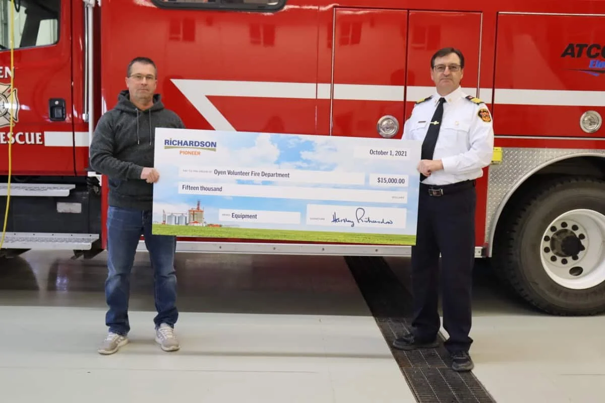 Richardson Pioneer donates $15,000 to Oyen Fire Dept.
