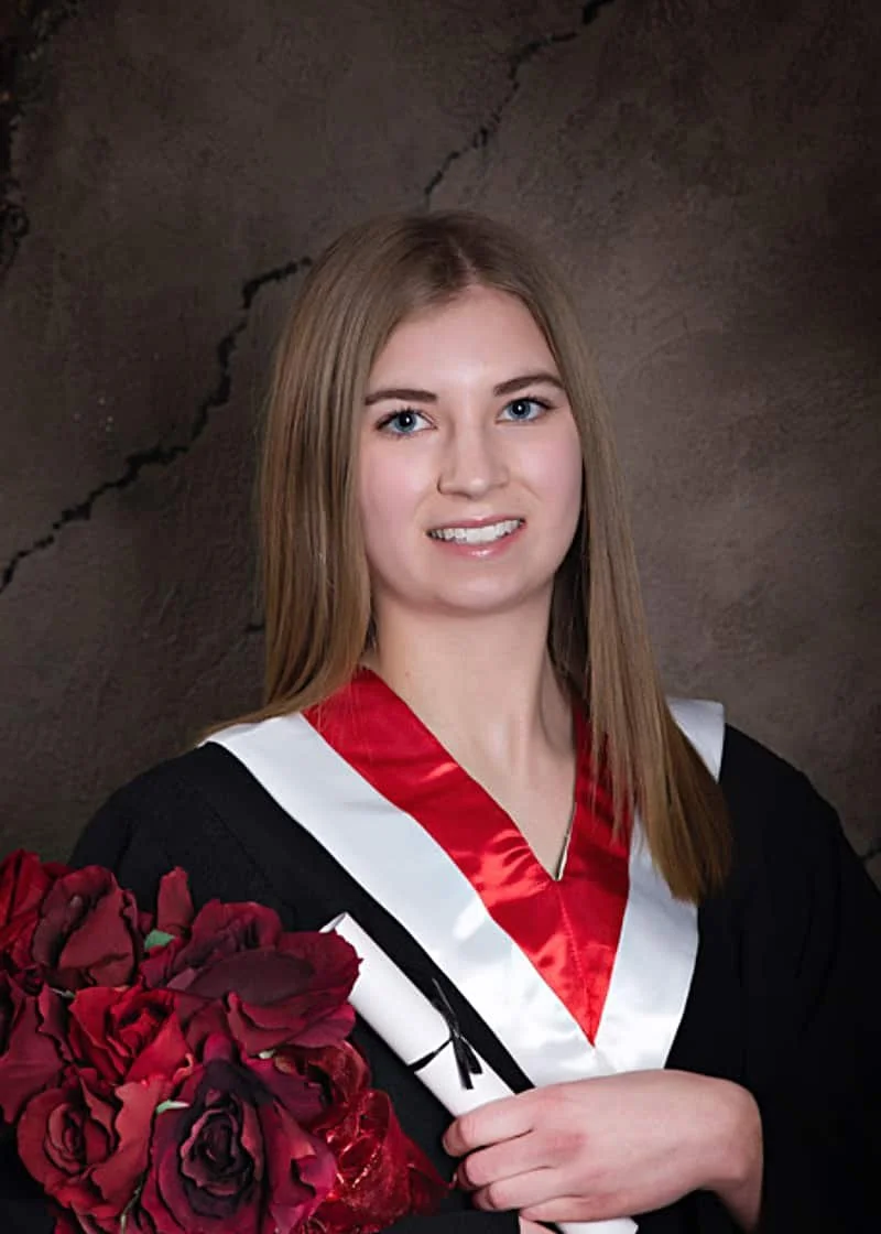 Oyen Lions award scholarships