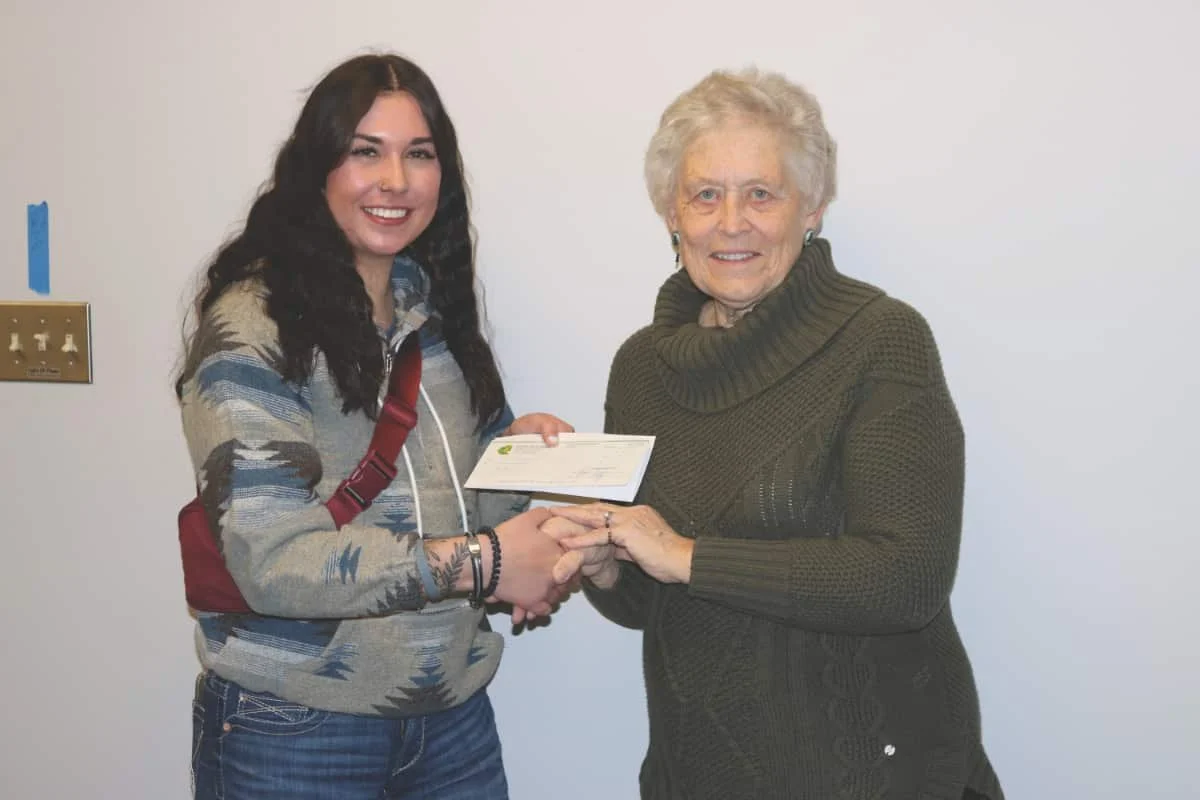 Nicole Bodnaruk receives Jardine Bursary