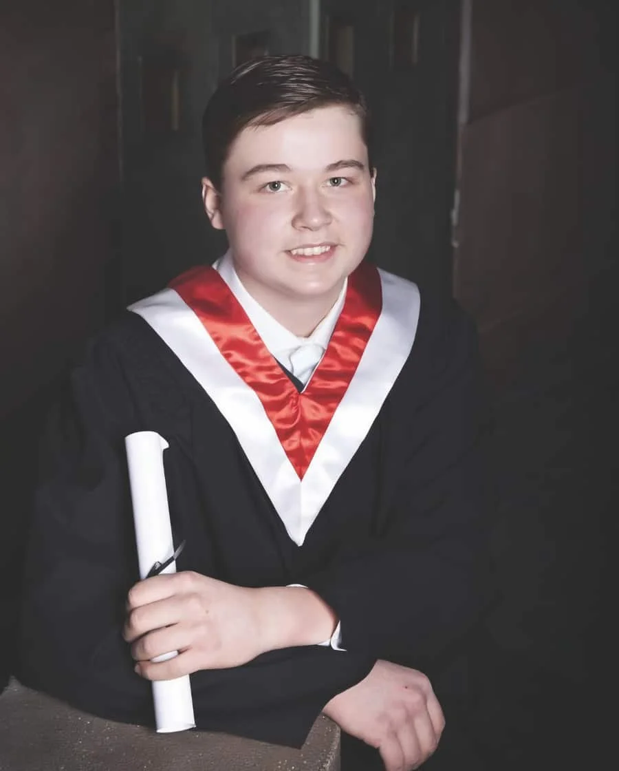 Oyen &amp; District Chamber of Commerce Scholarship winners