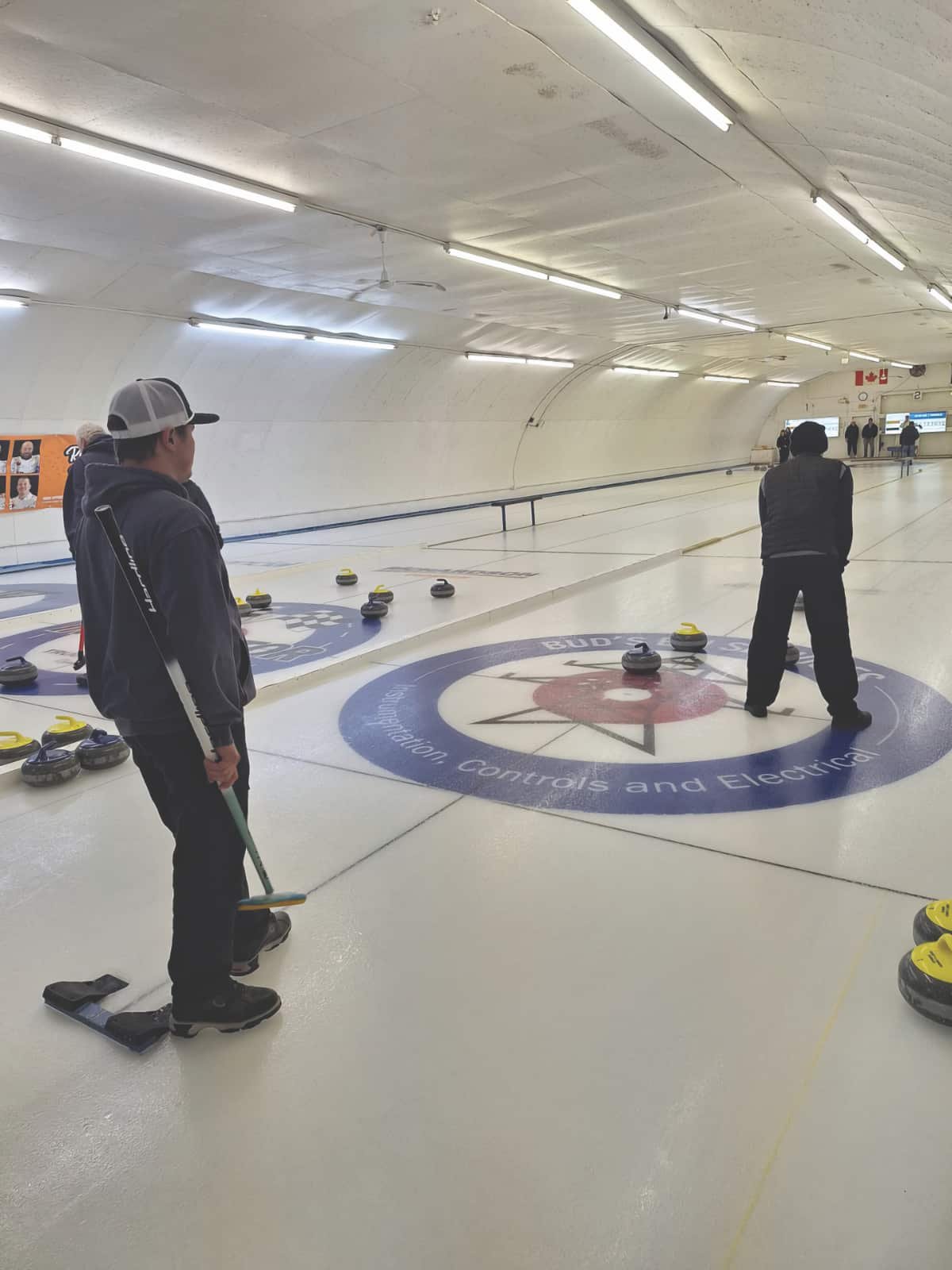 Sturling bonspiel draws 12 teams to Oyen