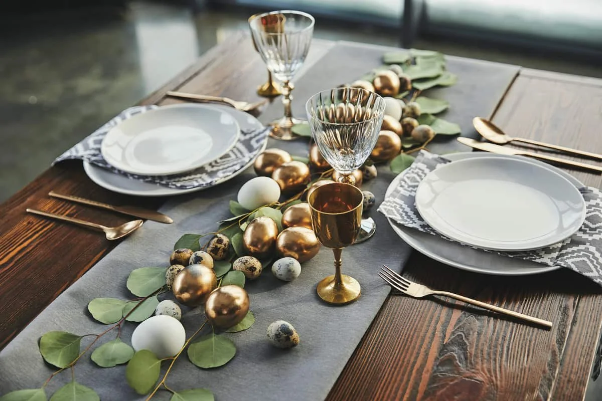 How about organizing an ultra-chic Easter brunch this year?