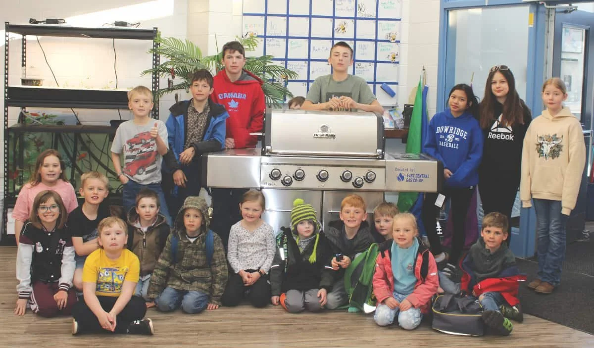 Youngstown School receives barbecue from East Central Gas Co-op
