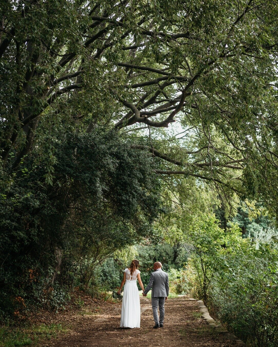 En ce joli jour de la Saint Valentin, j'avais envie de reposter cette photo de mariage que j'adore 🌿 

Vous faites quoi de beau pour marquer le coup aujourd'hui ?
Et vous avez le droit de ne rien faire, d'ailleurs ! Moi, je vais shooter un couple po