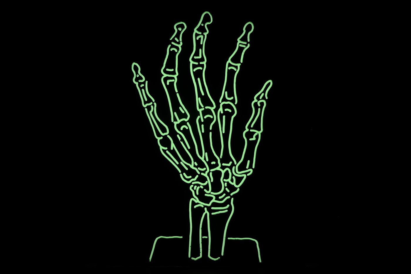 green-hands-lights-off.png