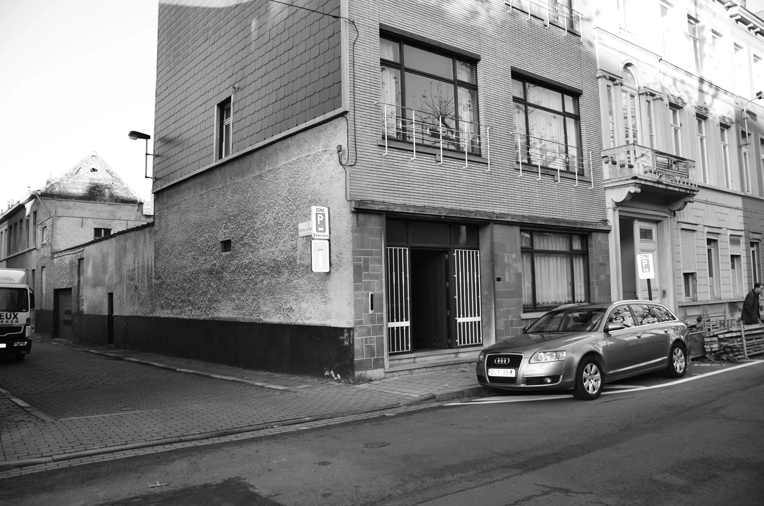 DHOOGE&MEGANCK-LEMPIREDESLUMIERES-OLD HOUSE.JPG