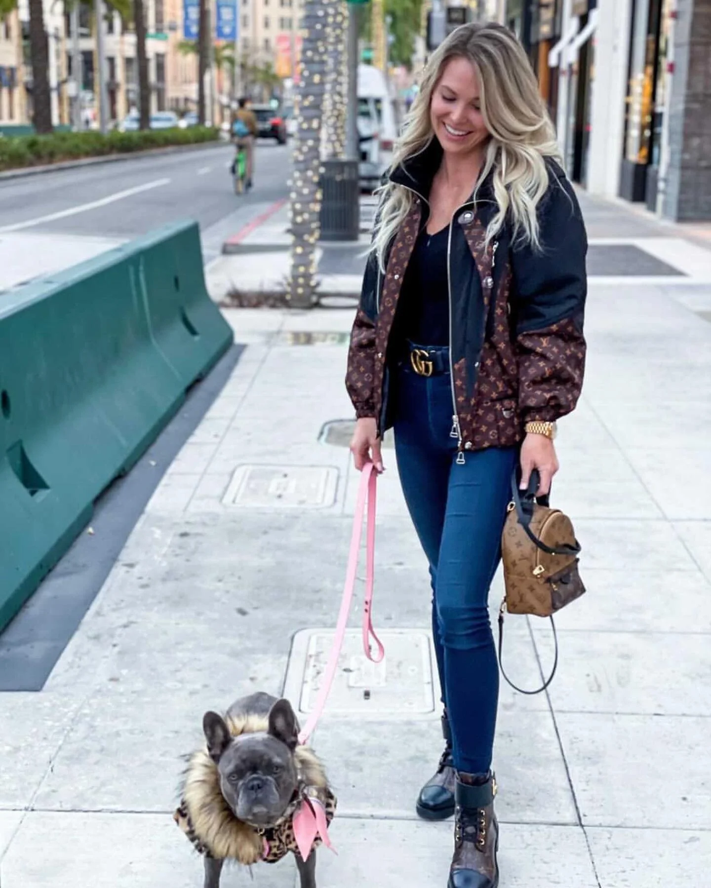 Happy PUP Alert! 🤣🐶We Wuvin Mamma and her baby girl Rari Rockin&rsquo; out the LaLa Jacket! 
.
Ferrari the Frenchie @thehollywoodfrenchies is wearing size L in the Lala Cheetah Jacket
. 
Aren&rsquo;t they the most fabulous fashionistas?  We think s