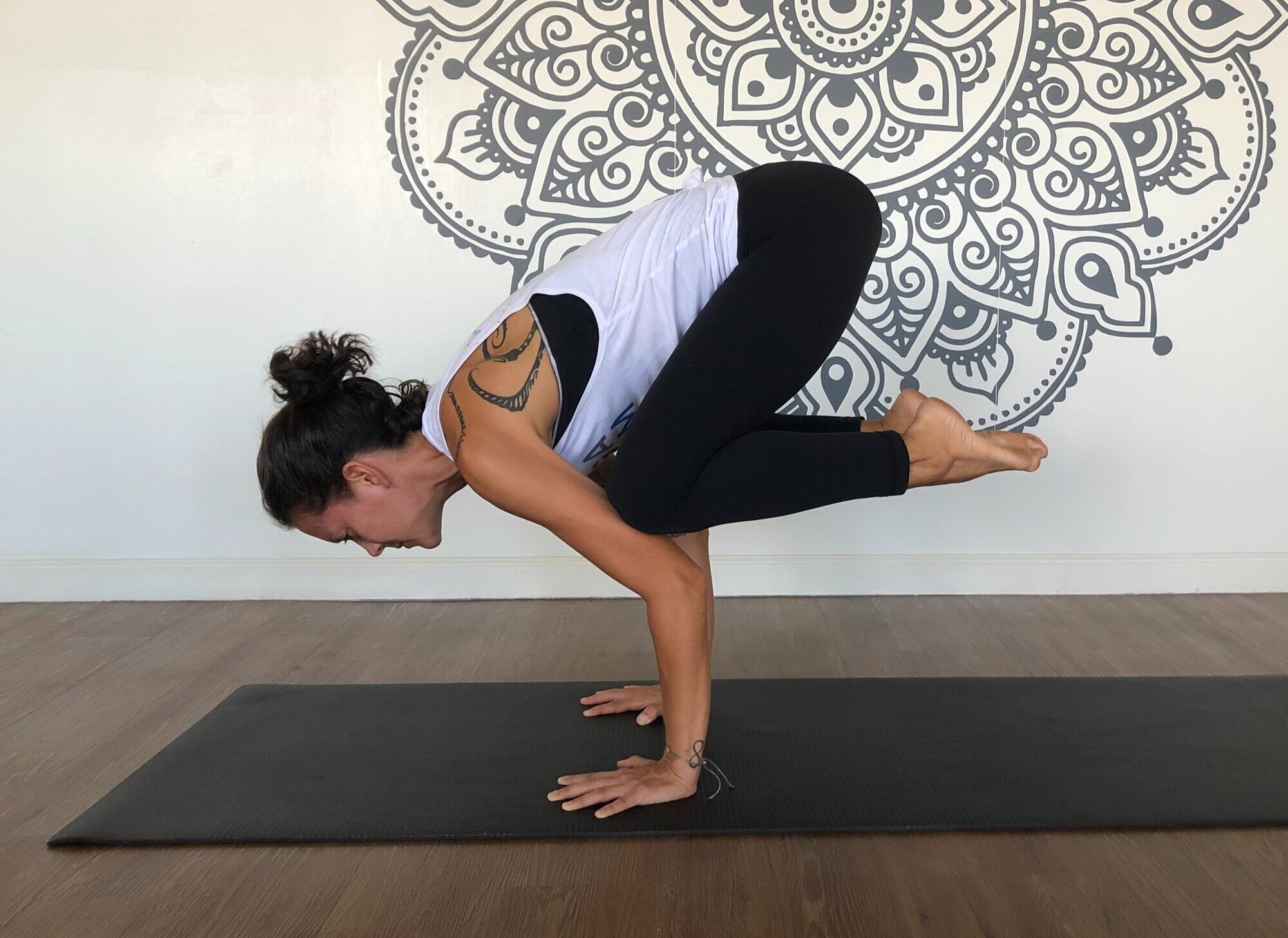 5 Standing Yoga Poses for Stronger Legs - DoYou