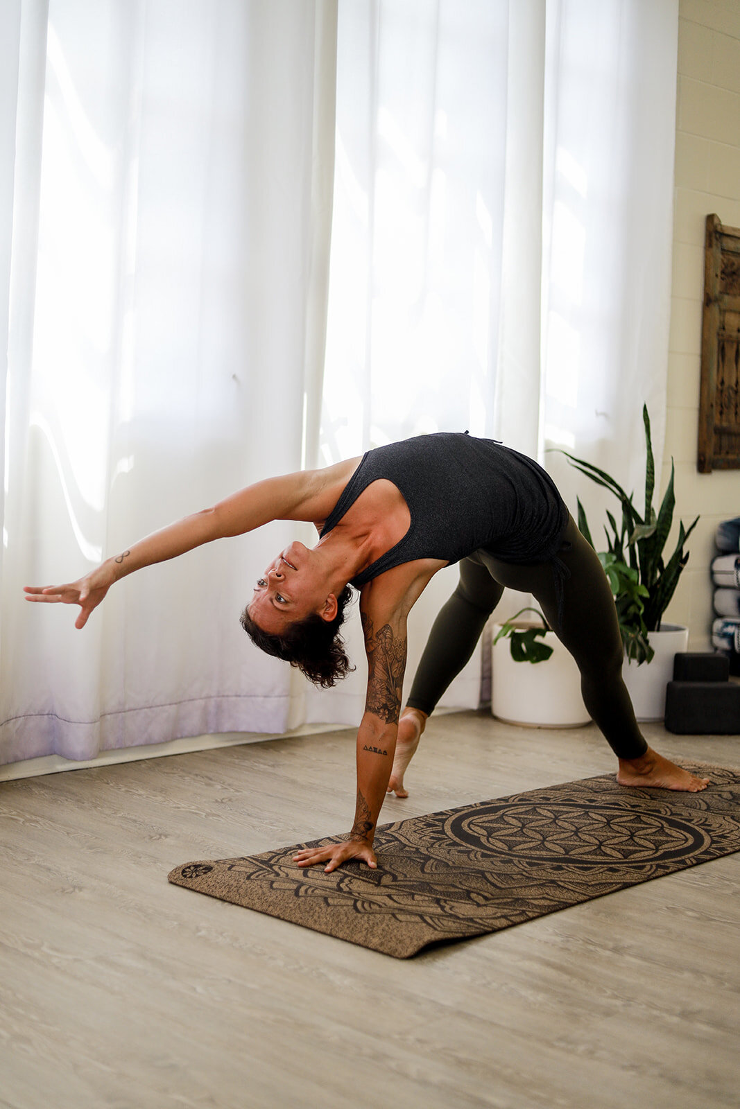 Solar Plexus Chakra Yin Yoga for Confidence & Self-Esteem {40 min} - Yoga  With Kassandra