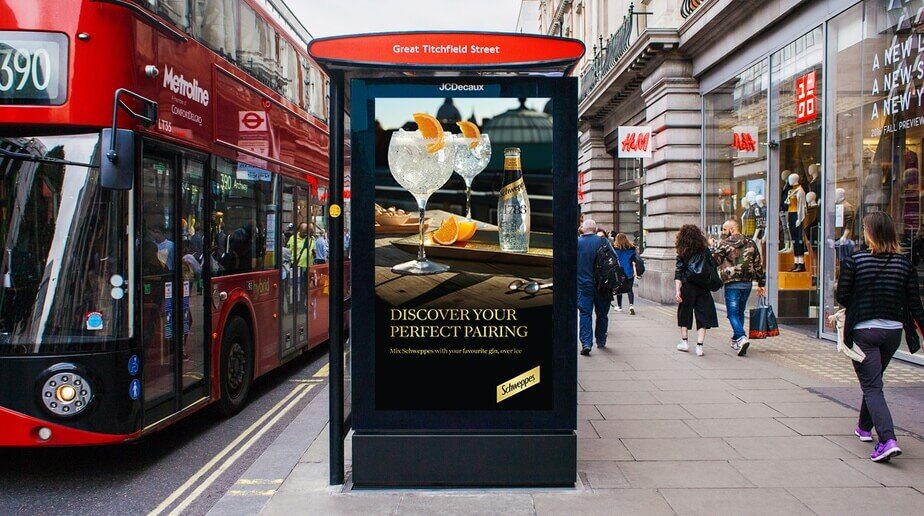 Schweppes_D6_1080x1920-05-118_bus_station_fullHD_poster_mockup.jpg