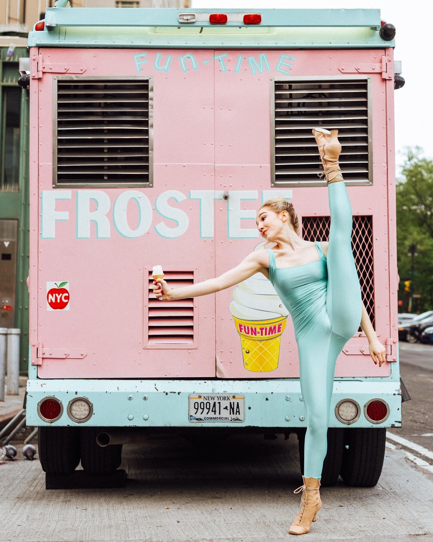 #ducsup for 🍦❤️
.
.
Thank you @jontaylorphoto for making my ice cream photo shoot dreams come true ✨
.
.
📸: @jontaylorphoto 
💕🚐🍦: @pinkfrosteetruck 
👠: @laducashoes 
.
.
#dance #dancer #ducsup #icecream #mint #pink #manifestit #sunshine #love #