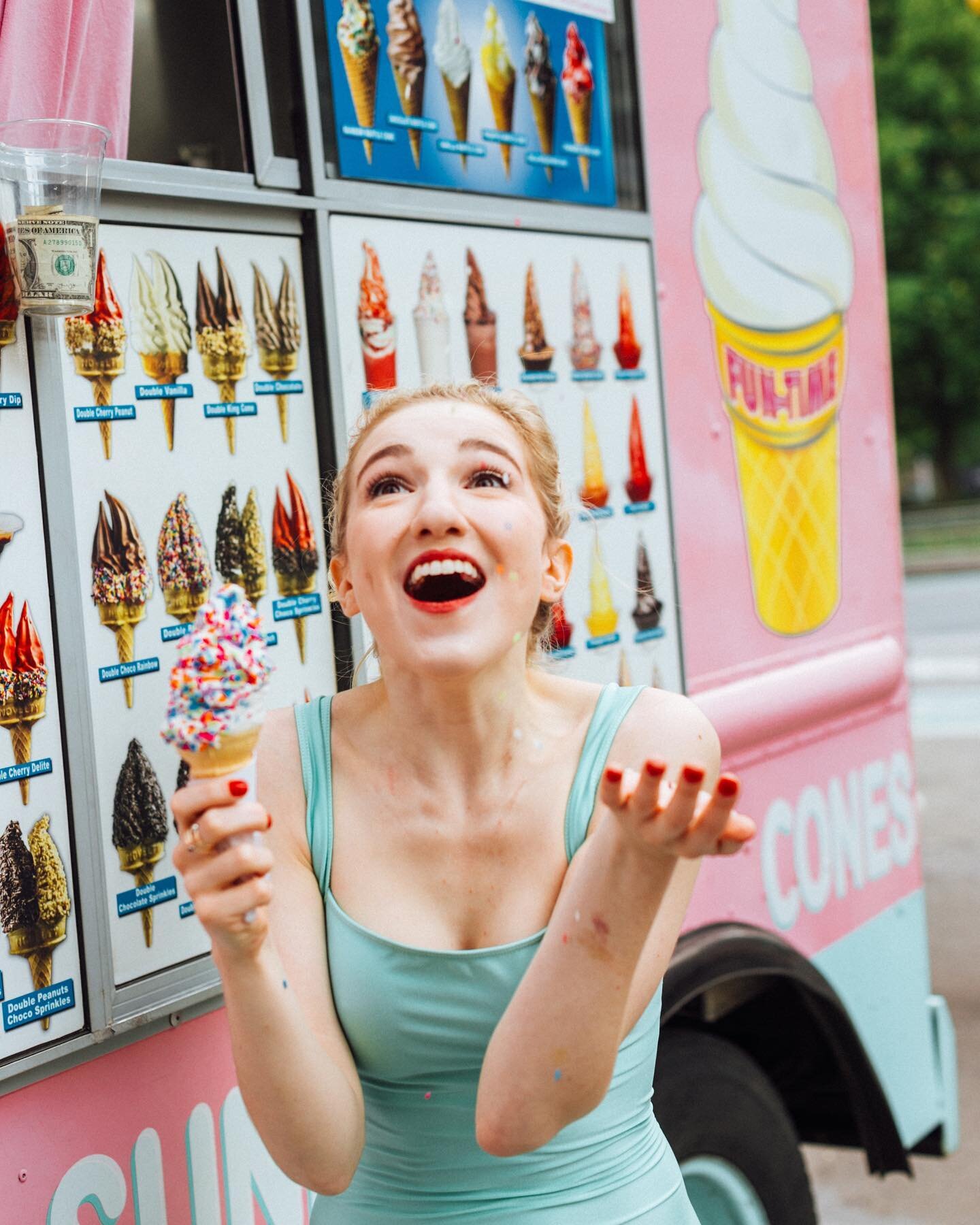 I scream, you scream, we all scream for&hellip; you know the rest 😉🍦
HAPPY NATIONAL ICE CREAM DAY!!! ❤️
Go out and grab a cone. Or pint. Or gallon&hellip; You do you, boo 😘
(Also, shout-out to the guy in the @pinkfrosteetruck for playing along and