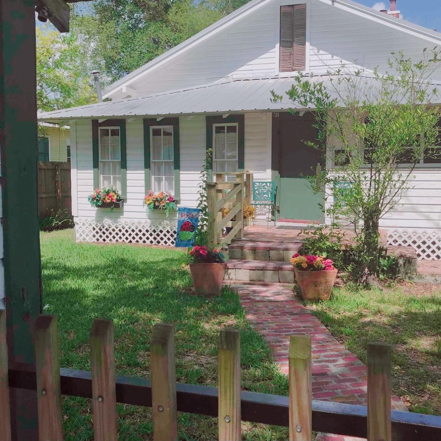 A few pics of our cute lil Airbnb we stayed at in Palatka. It&rsquo;s in the arts and crafts style built in 1925. A nice place to stay and save a bundle. A nice little scenic drive from St Augustine.